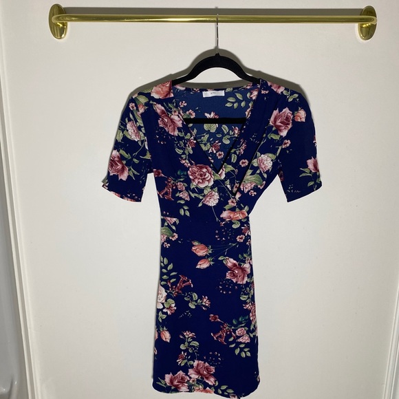 Floral Wrap Dress - Picture 3 of 6